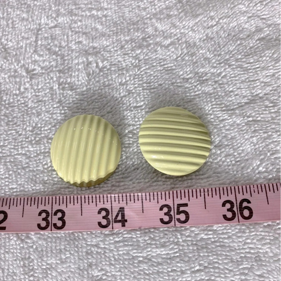 Vintage Pastel Yellow Painted  Textured Metal Round Clip On Earrings - Picture 8 of 8